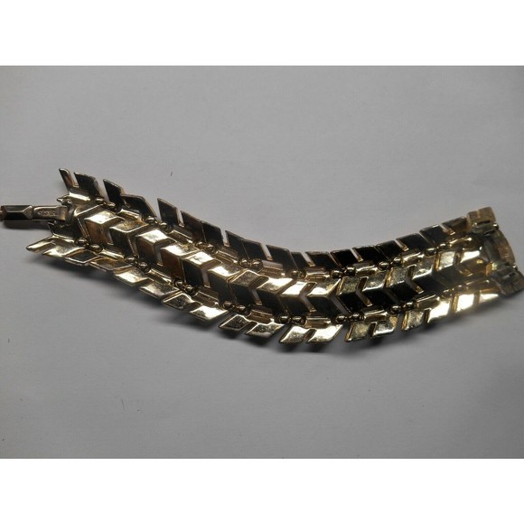 Vintage Signed Lisner Mid Century Brushed Gold Tone Chunky Bracelet - Picture 2 of 4